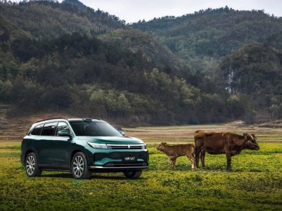 問界新M7牧野青配色登場，科技與色彩碰撞豪華新境界
