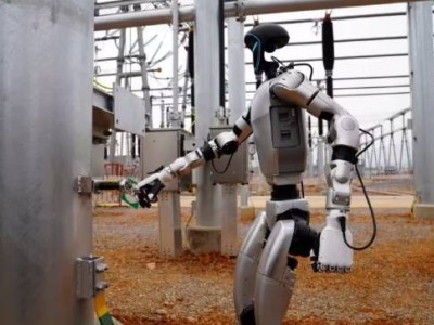 電網新突破！人形機器人亮相紅河電廠基建現場