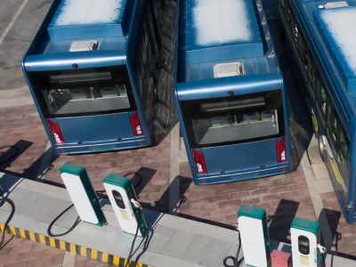 新能源儲能柜：城市公交綠色低碳轉型的新引擎