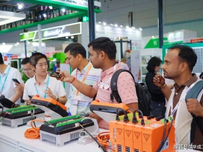 華成工控閃耀CHINAPLAS 2025，注塑控制系統引領行業新風尚！
