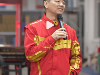 劉強(qiáng)東再當(dāng)外賣小哥體驗(yàn)生活：僅一人認(rèn)出，感嘆騎手不易