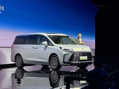 別克GL8陸尚插電混動版上市，售24.99-28.99萬，續(xù)航達1420km！