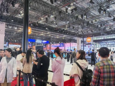 2025上海車展盛大啟幕，小米汽車SU7成焦點，現場長隊蔚為壯觀！