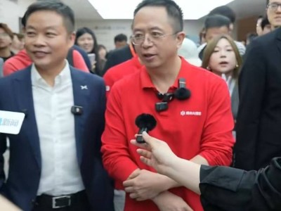 周鴻祎上海車展被問駕照進度，笑稱“快了”，去年立誓春節(jié)前拿證