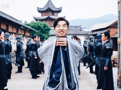 脫口秀演員演戲，演技尷尬觀眾買單？