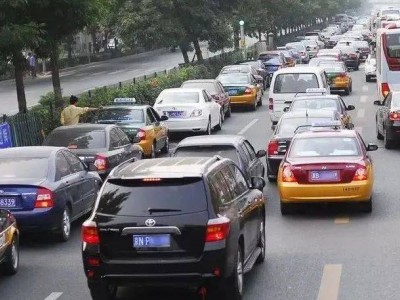 加塞現象背后：司機寸步不讓的心理與道路安全考量