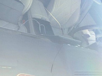 百萬邁巴赫新車擋風玻璃現(xiàn)裂紋，4S店：非外力因素，賠償難談攏