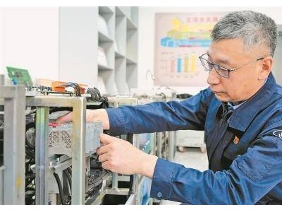 鐵路車輛“神醫”閆洪偉：精準把脈，創新開方省千萬