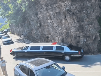 皖南川藏線擁堵事件：加長林肯挑戰盤山道，自私行為何時止？