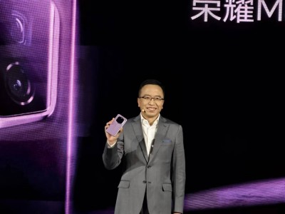 榮耀高層換血跌出前五，AI與出海能否助力其絕地反擊？