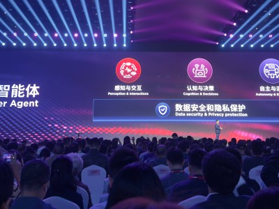 聯想發布超級智能體矩陣，卷軸屏AI PC與人形機器人成亮點