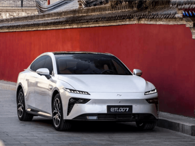 2025款東風奕派e007亮相：中型純電轎車，增程版起售價親民預計13.16萬起