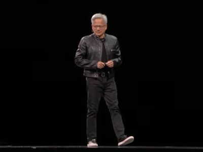 黃仁勛臺(tái)北電腦展激情演講：中文問好父母現(xiàn)身，揭秘AI工廠未來