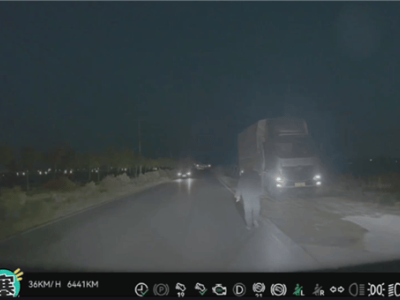 極氪AEB夜間逆光顯神威，自動剎停救下行人一命！