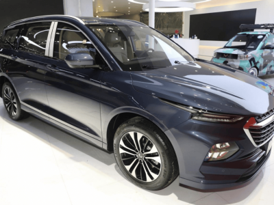 五菱銀標MPV新車型曝光，家用定位搭載菱犀插混，能否脫穎而出？