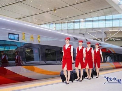 復興號新乘務員夏制服璀璨登場，西安至香港線路首秀盡顯東方韻味