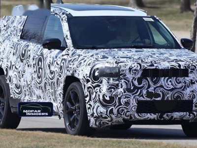 Jeep新切諾基混動版路測曝光：1.6T動力，車身加大空間更舒適