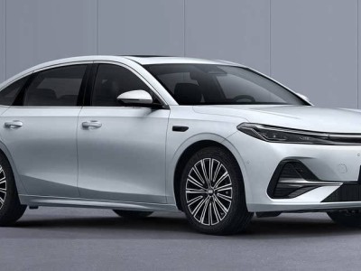 吉利銀河A7 EM-i插混轎車亮相，劍指10萬級市場，綜合續航破2100km！