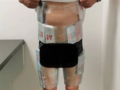 男子全身藏52部舊iPhone入境，海關火眼金睛查獲走私行為