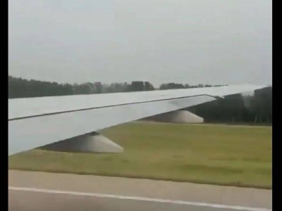 美聯航客機首都機場起飛時發動機噴火，緊急中斷起飛乘客安全