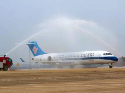 C909國產飛機首落湖北分公司，執管新機助力航線網絡大拓展