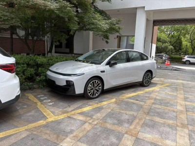 零跑B01街頭曝光，近4米8車身配激光雷達，218馬力續航650km如何？