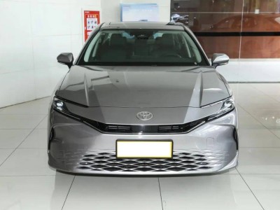 凱美瑞跌至14萬，2.5L混動油耗4.2升，家用中級車新選擇！