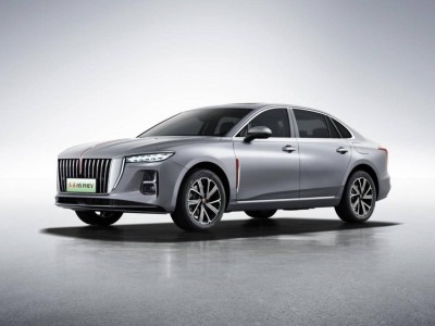 紅旗H5 PHEV：滿電滿油續(xù)航破1700km，樹立“長(zhǎng)省快安”豪華新能源標(biāo)桿