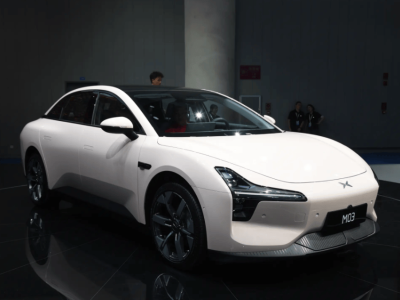 小鵬MONA M03對決比亞迪秦L EV：12萬級電車，誰才是性價比之王？