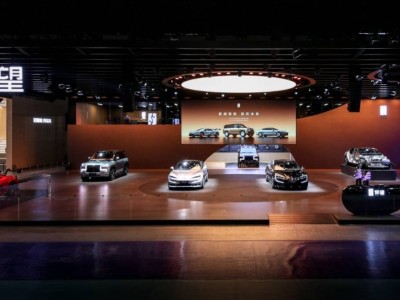 仰望全矩陣亮相粵港澳車(chē)展，U8L新配色詮釋城市豪華新高度
