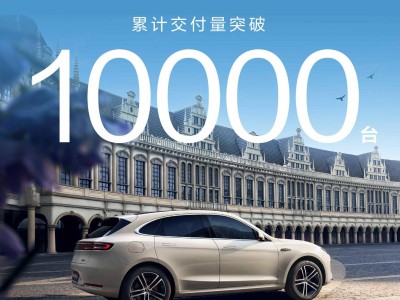 問界新M5 Ultra交付破萬，鴻蒙智行引領智能汽車新風尚