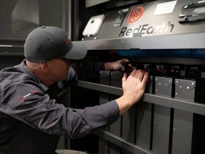 RedEarth聯手中外企業，首推“盒中微電網”革新家庭能源管理