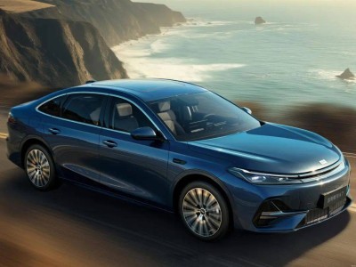 吉利銀河A7 EM-i來襲：4.9米中型插混轎車，實測2.5L油耗，續航超2100km？