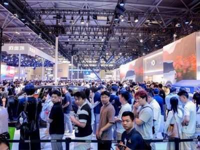 山城盛宴！重慶車展長安汽車專館：殲-10C助陣，智能科技閃耀登場
