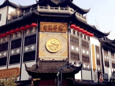 老鳳祥跨界發(fā)布AI眼鏡，豆包大模型賦能，能否開辟新市場？