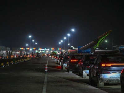 中國新能源汽車駛向中亞：霍爾果斯口岸的“擺渡人”見證繁榮