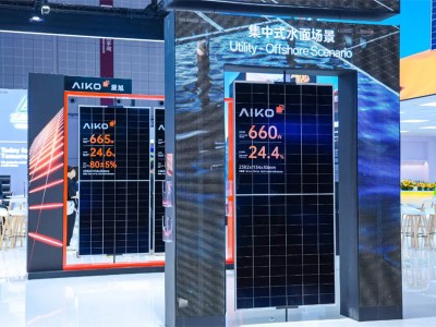 愛旭ABC組件閃耀SNEC展，引領(lǐng)光伏行業(yè)步入25%效率新時代