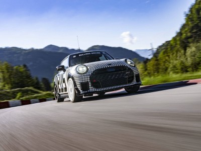 MINI JCW賽車紐博格林24小時耐力賽：衛冕之戰，續寫賽道傳奇！