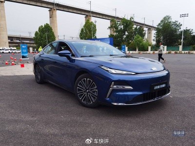 吉利銀河星耀8上市即巔峰，中大型插混轎車銷冠秘訣何在？