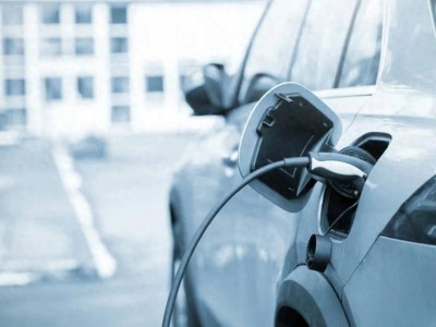 2025年燃油車依舊熱門，這四大優勢讓電動車也羨慕不已！