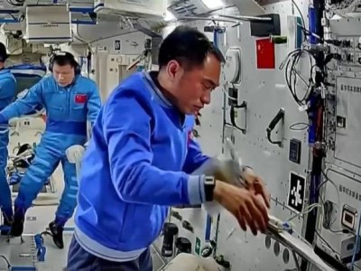 “太空之家”工作周記：神二十乘組科研忙，機器人“小航”成亮點