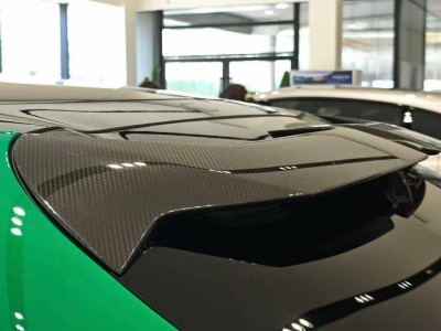 小米YU7 Max實車曝光：滿配版性能怪獸，3.23秒破百引期待！