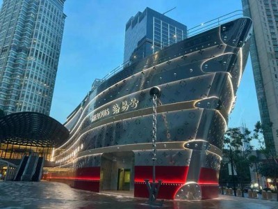 路易威登“巨輪”亮相上海南京西路，全球獨(dú)此一艘開(kāi)啟時(shí)尚之旅