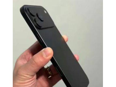 iPhone 17 Pro機模亮相：橫向“攝像頭條”設計成新焦點