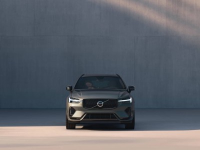 2026款沃爾沃XC60 PHEV煥新上市：前臉升級(jí)，大屏體驗(yàn)，起售價(jià)35.49萬(wàn)