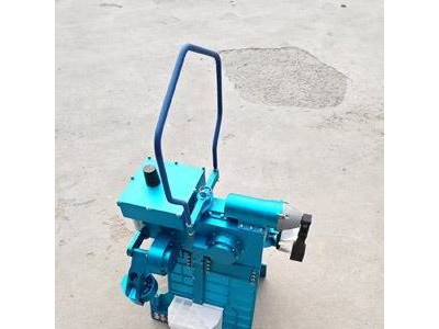 冰雪挑戰(zhàn)下的電網(wǎng)守護者：輸配電網(wǎng)除冰機器人嶄露頭角