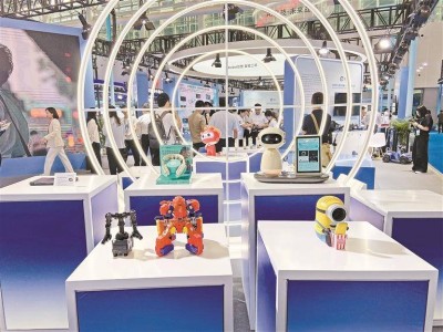 深圳近30家科技企業攜AI機器人、智能咖啡機等亮相中博會
