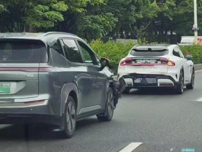 小米YU7上市后首撞：被后車追尾