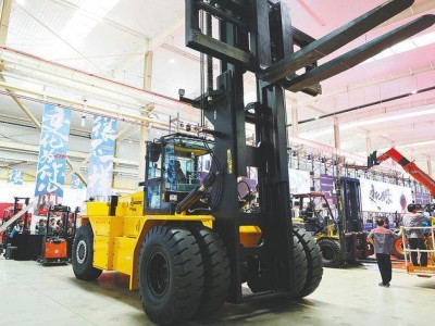 湖北中力鋰電叉車：重載低耗，暢銷全球的綠色新動力