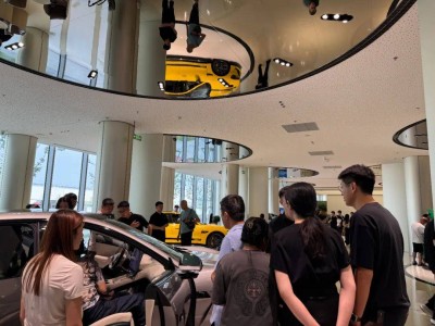 小米YU7火爆上市，車企大佬集體焦慮，市場格局面臨重塑